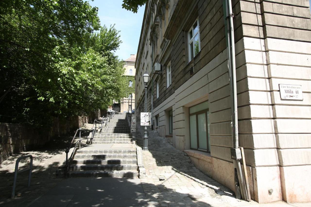 Castle Courtyard Hideaway Apartment Budapest Exterior photo